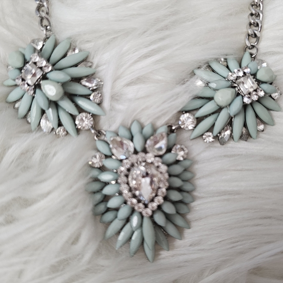 Natasha Gorgeous Necklace. 📿 - Picture 3 of 5